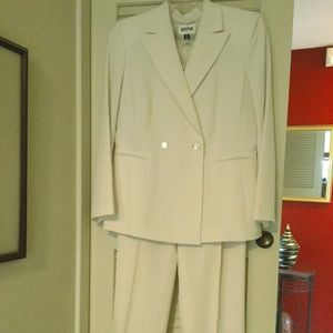 Off White Color Pantsuit size 10